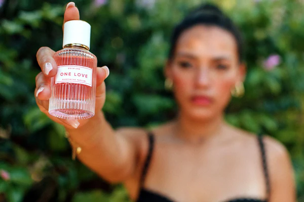 OneLovePheromonePerfume4_600x